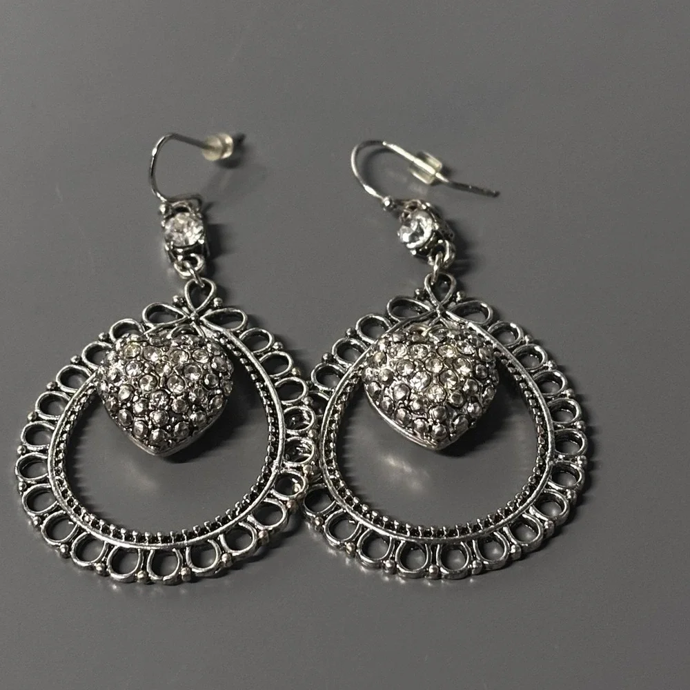 Silver Tone Rhinestone Heart Teardrop Filigree Dangle Earrings Pave‎ Pierced